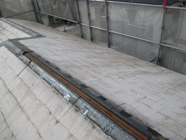 稲美町の既存棟・壁際板金および木下地撤去